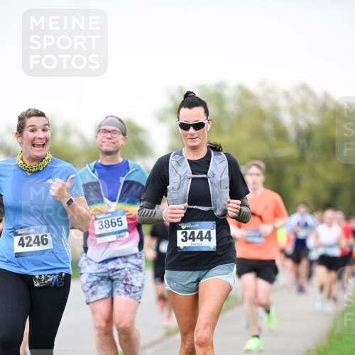 07.04.2024 - 43. Internationalen Wilhelmsburger Insellauf Dr. Thomas Lammeyer http://msf.ph/oto/6040518 07.04.2024 10:35:40 Laufen 4246, 3865, 3444 meine-sportfotos.de