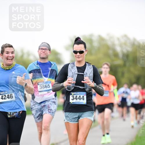 07.04.2024 - 43. Internationalen Wilhelmsburger Insellauf Dr. Thomas Lammeyer http://msf.ph/oto/6040519 07.04.2024 10:35:40 Laufen 4246, 3865, 3444 meine-sportfotos.de