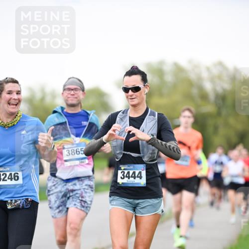 07.04.2024 - 43. Internationalen Wilhelmsburger Insellauf Dr. Thomas Lammeyer http://msf.ph/oto/6040520 07.04.2024 10:35:40 Laufen 4246, 3865, 3444 meine-sportfotos.de
