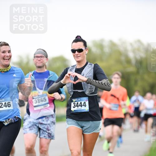 07.04.2024 - 43. Internationalen Wilhelmsburger Insellauf Dr. Thomas Lammeyer http://msf.ph/oto/6040521 07.04.2024 10:35:40 Laufen 246, 3865, 3444 meine-sportfotos.de