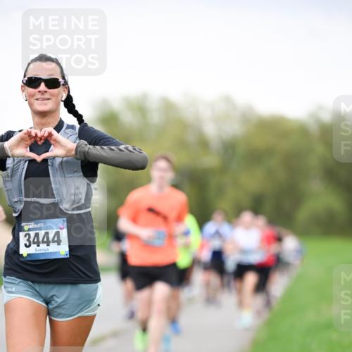 07.04.2024 - 43. Internationalen Wilhelmsburger Insellauf Dr. Thomas Lammeyer http://msf.ph/oto/6040522 07.04.2024 10:35:41 Laufen 3444 meine-sportfotos.de
