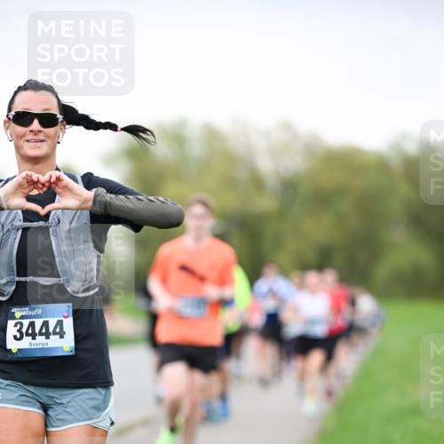 07.04.2024 - 43. Internationalen Wilhelmsburger Insellauf Dr. Thomas Lammeyer http://msf.ph/oto/6040523 07.04.2024 10:35:41 Laufen 3444 meine-sportfotos.de