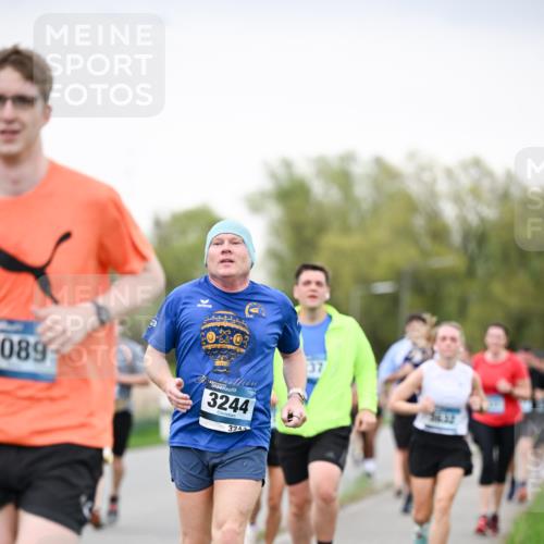 07.04.2024 - 43. Internationalen Wilhelmsburger Insellauf Dr. Thomas Lammeyer http://msf.ph/oto/6040541 07.04.2024 10:35:45 Laufen 089, 3244, 324, 37 meine-sportfotos.de