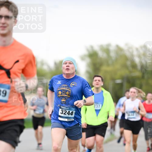 07.04.2024 - 43. Internationalen Wilhelmsburger Insellauf Dr. Thomas Lammeyer http://msf.ph/oto/6040543 07.04.2024 10:35:45 Laufen 89, 3244, 3244, 237 meine-sportfotos.de