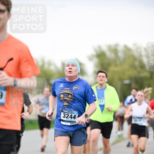 07.04.2024 - 43. Internationalen Wilhelmsburger Insellauf Dr. Thomas Lammeyer http://msf.ph/oto/6040544 07.04.2024 10:35:45 Laufen 3244, 3244, 37 meine-sportfotos.de