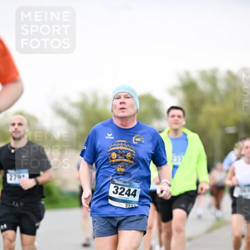07.04.2024 - 43. Internationalen Wilhelmsburger Insellauf Dr. Thomas Lammeyer http://msf.ph/oto/6040547 07.04.2024 10:35:45 Laufen 279, 1783, 3244, 3244 meine-sportfotos.de