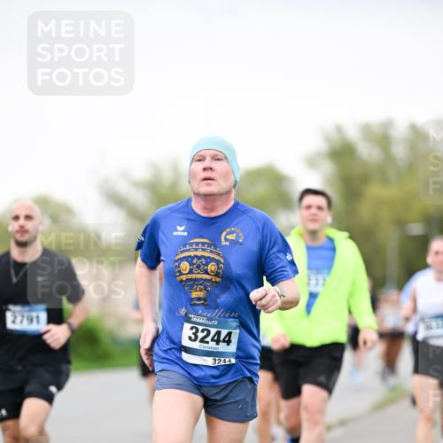 07.04.2024 - 43. Internationalen Wilhelmsburger Insellauf Dr. Thomas Lammeyer http://msf.ph/oto/6040548 07.04.2024 10:35:45 Laufen 2791, 3244, 3244 meine-sportfotos.de