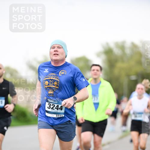 07.04.2024 - 43. Internationalen Wilhelmsburger Insellauf Dr. Thomas Lammeyer http://msf.ph/oto/6040549 07.04.2024 10:35:46 Laufen 1, 1783, 3244, 3244 meine-sportfotos.de