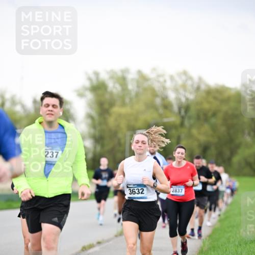 07.04.2024 - 43. Internationalen Wilhelmsburger Insellauf Dr. Thomas Lammeyer http://msf.ph/oto/6040550 07.04.2024 10:35:46 Laufen 237, 3632, 2837 meine-sportfotos.de
