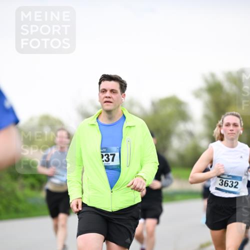 07.04.2024 - 43. Internationalen Wilhelmsburger Insellauf Dr. Thomas Lammeyer http://msf.ph/oto/6040554 07.04.2024 10:35:47 Laufen 37, 3632 meine-sportfotos.de