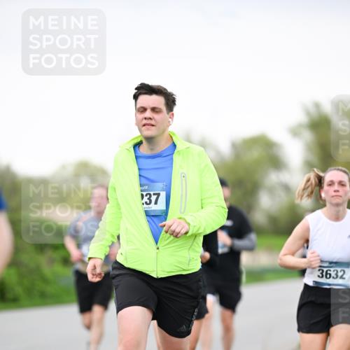 07.04.2024 - 43. Internationalen Wilhelmsburger Insellauf Dr. Thomas Lammeyer http://msf.ph/oto/6040555 07.04.2024 10:35:47 Laufen 37, 3632 meine-sportfotos.de