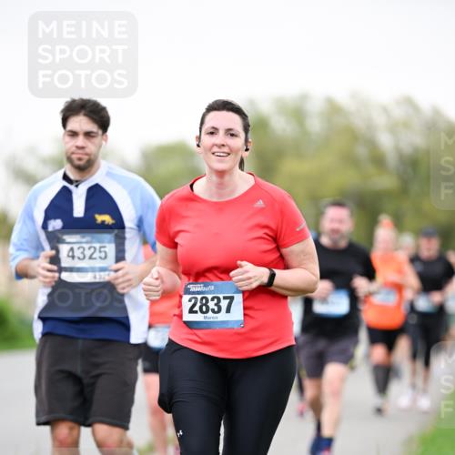 07.04.2024 - 43. Internationalen Wilhelmsburger Insellauf Dr. Thomas Lammeyer http://msf.ph/oto/6040567 07.04.2024 10:35:51 Laufen 4325, 4325, 43, 2837 meine-sportfotos.de