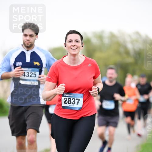 07.04.2024 - 43. Internationalen Wilhelmsburger Insellauf Dr. Thomas Lammeyer http://msf.ph/oto/6040568 07.04.2024 10:35:51 Laufen 4325, 4225, 2837 meine-sportfotos.de
