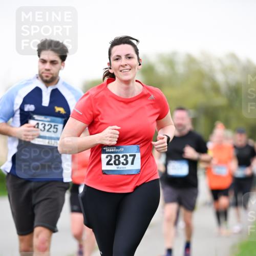 07.04.2024 - 43. Internationalen Wilhelmsburger Insellauf Dr. Thomas Lammeyer http://msf.ph/oto/6040569 07.04.2024 10:35:52 Laufen 4325, 4395, 2837 meine-sportfotos.de