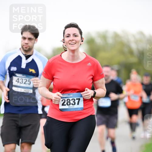 07.04.2024 - 43. Internationalen Wilhelmsburger Insellauf Dr. Thomas Lammeyer http://msf.ph/oto/6040570 07.04.2024 10:35:52 Laufen 4325, 4226, 2837 meine-sportfotos.de