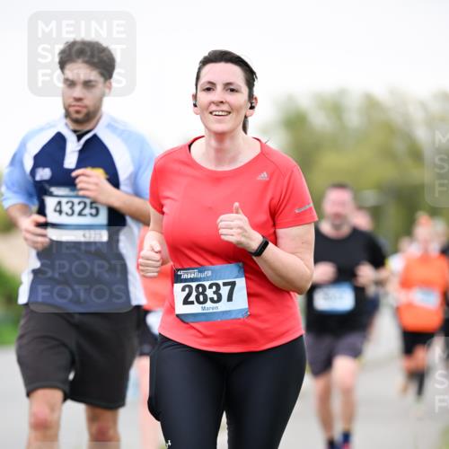 07.04.2024 - 43. Internationalen Wilhelmsburger Insellauf Dr. Thomas Lammeyer http://msf.ph/oto/6040571 07.04.2024 10:35:52 Laufen 4325, 4326, 43, 2837 meine-sportfotos.de
