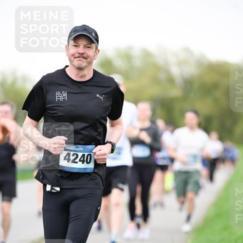 07.04.2024 - 43. Internationalen Wilhelmsburger Insellauf Dr. Thomas Lammeyer http://msf.ph/oto/6040601 07.04.2024 10:35:58 Laufen 4240 meine-sportfotos.de