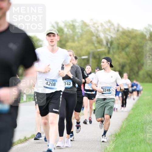 07.04.2024 - 43. Internationalen Wilhelmsburger Insellauf Dr. Thomas Lammeyer http://msf.ph/oto/6040602 07.04.2024 10:35:59 Laufen 4208, 742, 3245 meine-sportfotos.de