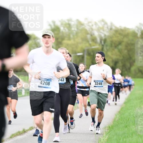 07.04.2024 - 43. Internationalen Wilhelmsburger Insellauf Dr. Thomas Lammeyer http://msf.ph/oto/6040603 07.04.2024 10:35:59 Laufen 2682, 4208, 742, 3245 meine-sportfotos.de