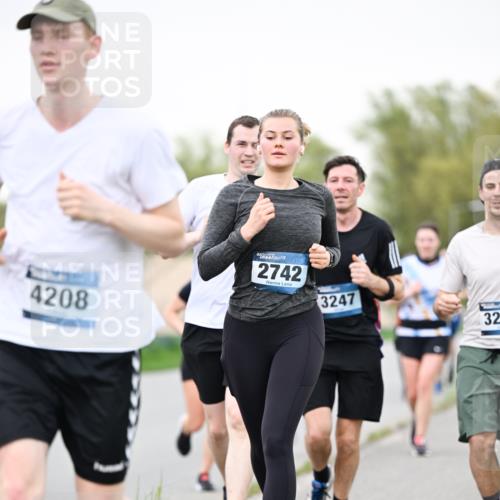 07.04.2024 - 43. Internationalen Wilhelmsburger Insellauf Dr. Thomas Lammeyer http://msf.ph/oto/6040611 07.04.2024 10:36:01 Laufen 4208, 2742, 3247, 32 meine-sportfotos.de