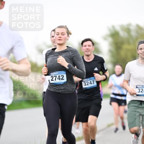 07.04.2024 - 43. Internationalen Wilhelmsburger Insellauf Dr. Thomas Lammeyer http://msf.ph/oto/6040614 07.04.2024 10:36:02 Laufen 2742, 3247, 324 meine-sportfotos.de