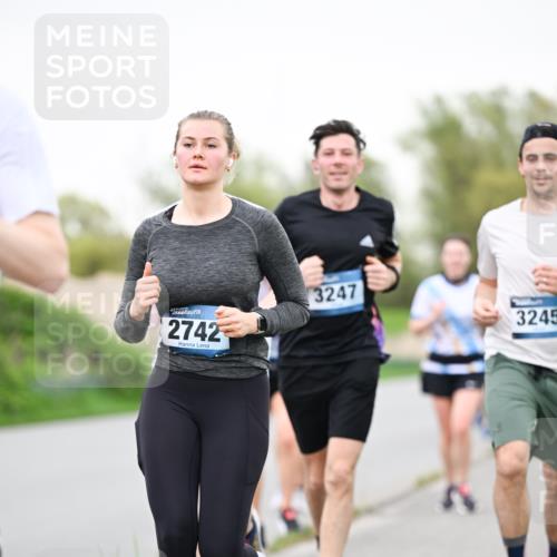 07.04.2024 - 43. Internationalen Wilhelmsburger Insellauf Dr. Thomas Lammeyer http://msf.ph/oto/6040615 07.04.2024 10:36:02 Laufen 2742, 3247, 3245 meine-sportfotos.de