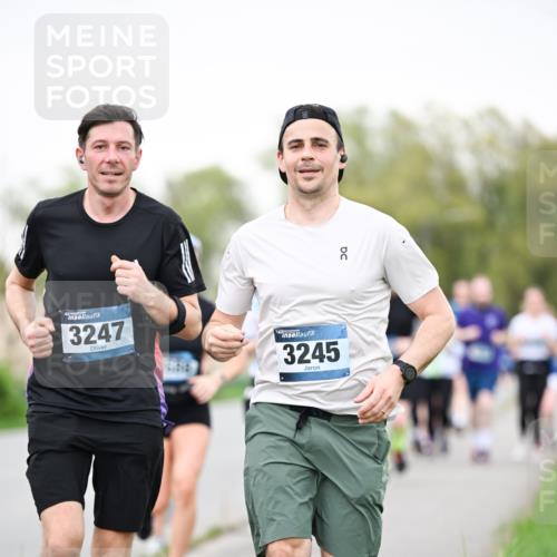 07.04.2024 - 43. Internationalen Wilhelmsburger Insellauf Dr. Thomas Lammeyer http://msf.ph/oto/6040620 07.04.2024 10:36:03 Laufen 3247, 3245 meine-sportfotos.de