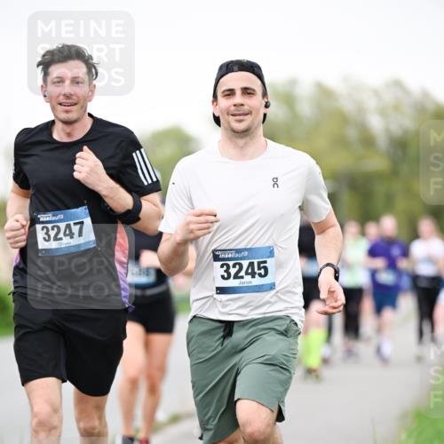 07.04.2024 - 43. Internationalen Wilhelmsburger Insellauf Dr. Thomas Lammeyer http://msf.ph/oto/6040621 07.04.2024 10:36:03 Laufen 3247, 3245 meine-sportfotos.de