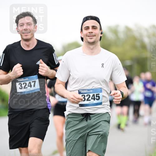 07.04.2024 - 43. Internationalen Wilhelmsburger Insellauf Dr. Thomas Lammeyer http://msf.ph/oto/6040623 07.04.2024 10:36:03 Laufen 3247, 3245 meine-sportfotos.de