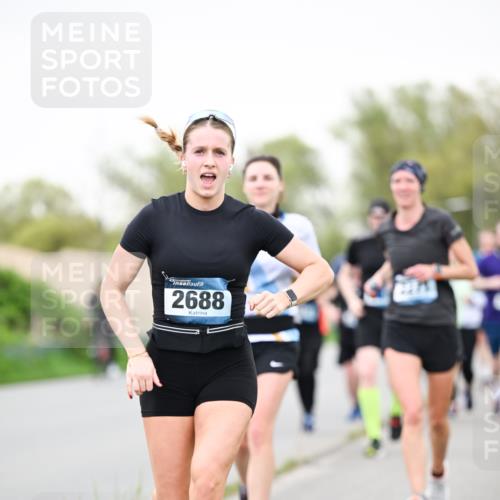 07.04.2024 - 43. Internationalen Wilhelmsburger Insellauf Dr. Thomas Lammeyer http://msf.ph/oto/6040629 07.04.2024 10:36:05 Laufen 2688 meine-sportfotos.de