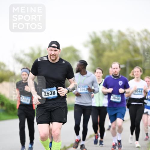 07.04.2024 - 43. Internationalen Wilhelmsburger Insellauf Dr. Thomas Lammeyer http://msf.ph/oto/6040643 07.04.2024 10:36:08 Laufen 2416, 1563, 2538, 3648, 3044 meine-sportfotos.de