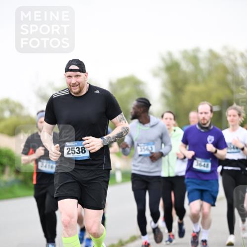 07.04.2024 - 43. Internationalen Wilhelmsburger Insellauf Dr. Thomas Lammeyer http://msf.ph/oto/6040645 07.04.2024 10:36:09 Laufen 2538, 3563, 3645 meine-sportfotos.de