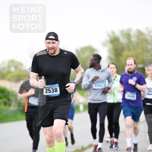 07.04.2024 - 43. Internationalen Wilhelmsburger Insellauf Dr. Thomas Lammeyer http://msf.ph/oto/6040646 07.04.2024 10:36:09 Laufen 2416, 2538, 3563, 3648 meine-sportfotos.de