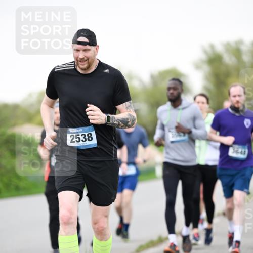 07.04.2024 - 43. Internationalen Wilhelmsburger Insellauf Dr. Thomas Lammeyer http://msf.ph/oto/6040649 07.04.2024 10:36:09 Laufen 2538, 36, 44 meine-sportfotos.de