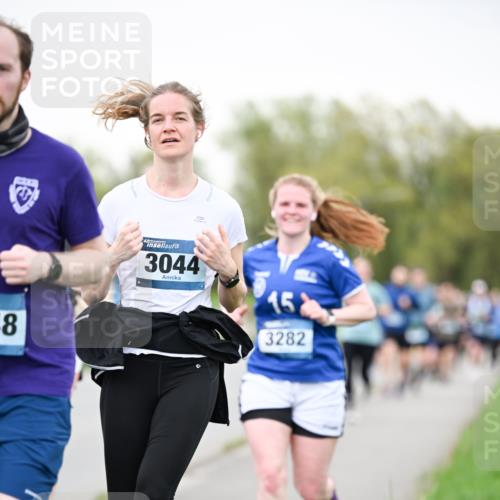 07.04.2024 - 43. Internationalen Wilhelmsburger Insellauf Dr. Thomas Lammeyer http://msf.ph/oto/6040666 07.04.2024 10:36:12 Laufen 8, 3044, 15, 3282 meine-sportfotos.de