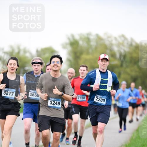 07.04.2024 - 43. Internationalen Wilhelmsburger Insellauf Dr. Thomas Lammeyer http://msf.ph/oto/6040714 07.04.2024 10:36:27 Laufen 3277, 3246, 2780, 2280, 2669 meine-sportfotos.de