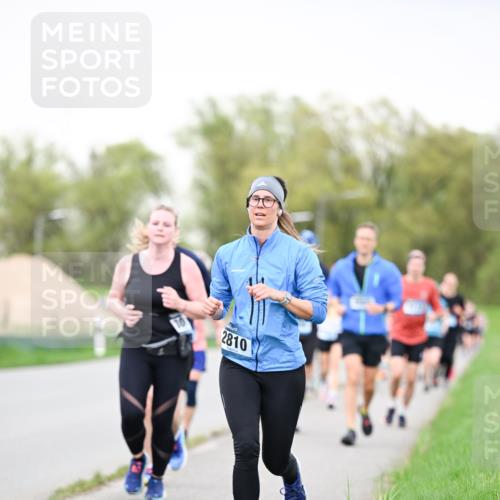 07.04.2024 - 43. Internationalen Wilhelmsburger Insellauf Dr. Thomas Lammeyer http://msf.ph/oto/6040728 07.04.2024 10:36:33 Laufen 2810 meine-sportfotos.de