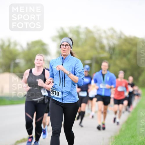 07.04.2024 - 43. Internationalen Wilhelmsburger Insellauf Dr. Thomas Lammeyer http://msf.ph/oto/6040733 07.04.2024 10:36:34 Laufen 2810 meine-sportfotos.de