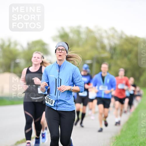 07.04.2024 - 43. Internationalen Wilhelmsburger Insellauf Dr. Thomas Lammeyer http://msf.ph/oto/6040734 07.04.2024 10:36:34 Laufen 2810 meine-sportfotos.de