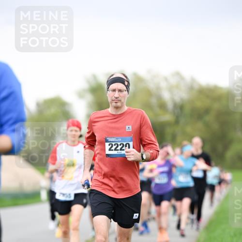 07.04.2024 - 43. Internationalen Wilhelmsburger Insellauf Dr. Thomas Lammeyer http://msf.ph/oto/6040753 07.04.2024 10:36:40 Laufen 2220 meine-sportfotos.de