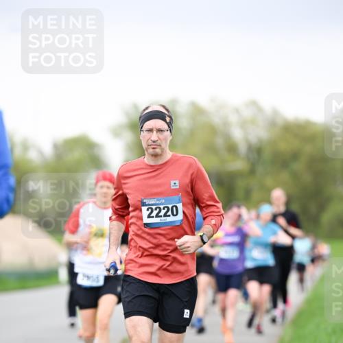 07.04.2024 - 43. Internationalen Wilhelmsburger Insellauf Dr. Thomas Lammeyer http://msf.ph/oto/6040754 07.04.2024 10:36:41 Laufen 2220 meine-sportfotos.de