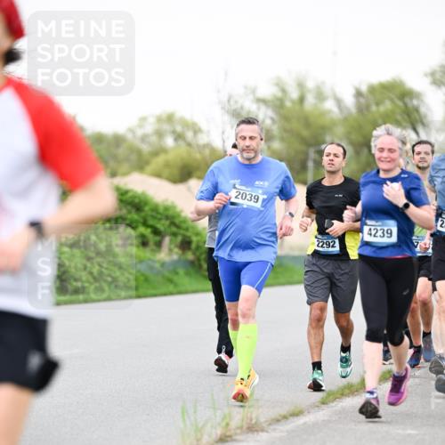 07.04.2024 - 43. Internationalen Wilhelmsburger Insellauf Dr. Thomas Lammeyer http://msf.ph/oto/6040778 07.04.2024 10:36:44 Laufen 2039, 2292, 4239, 28 meine-sportfotos.de