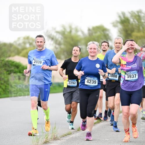 07.04.2024 - 43. Internationalen Wilhelmsburger Insellauf Dr. Thomas Lammeyer http://msf.ph/oto/6040782 07.04.2024 10:36:44 Laufen 2039, 2292, 4239, 2808, 3937 meine-sportfotos.de