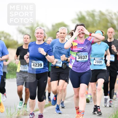 07.04.2024 - 43. Internationalen Wilhelmsburger Insellauf Dr. Thomas Lammeyer http://msf.ph/oto/6040789 07.04.2024 10:36:45 Laufen 3937, 4239, 308, 2809 meine-sportfotos.de