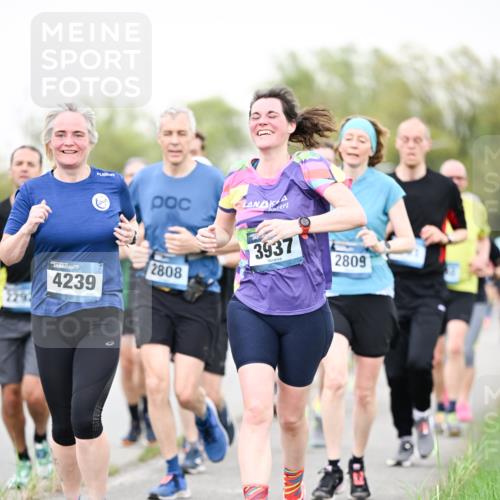 07.04.2024 - 43. Internationalen Wilhelmsburger Insellauf Dr. Thomas Lammeyer http://msf.ph/oto/6040792 07.04.2024 10:36:46 Laufen 3937, 2809, 2808, 4239 meine-sportfotos.de