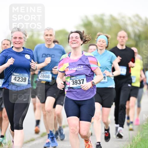 07.04.2024 - 43. Internationalen Wilhelmsburger Insellauf Dr. Thomas Lammeyer http://msf.ph/oto/6040794 07.04.2024 10:36:46 Laufen 4239, 2808, 3937 meine-sportfotos.de
