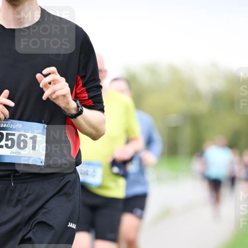 07.04.2024 - 43. Internationalen Wilhelmsburger Insellauf Dr. Thomas Lammeyer http://msf.ph/oto/6040821 07.04.2024 10:36:50 Laufen 2561 meine-sportfotos.de