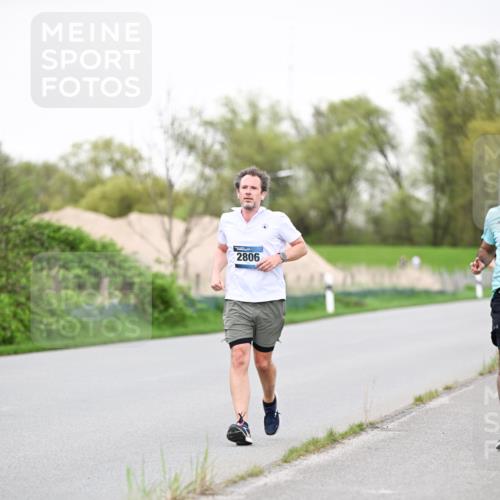 07.04.2024 - 43. Internationalen Wilhelmsburger Insellauf Dr. Thomas Lammeyer http://msf.ph/oto/6040842 07.04.2024 10:36:55 Laufen 2806 meine-sportfotos.de