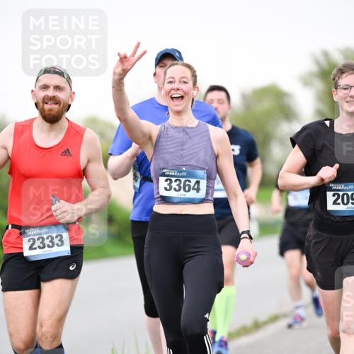 07.04.2024 - 43. Internationalen Wilhelmsburger Insellauf Dr. Thomas Lammeyer http://msf.ph/oto/6040903 07.04.2024 10:37:04 Laufen 2333, 3364, 209 meine-sportfotos.de
