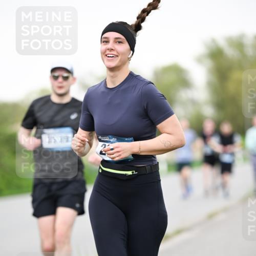 07.04.2024 - 43. Internationalen Wilhelmsburger Insellauf Dr. Thomas Lammeyer http://msf.ph/oto/6040936 07.04.2024 10:37:07 Laufen 2539 meine-sportfotos.de